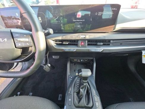 Certified 2025 Kia K4 EX FWD image 17