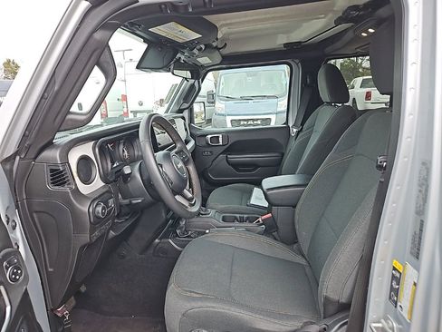 Used 2024 Jeep Wrangler Sport S image 15