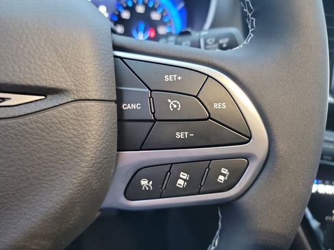 New 2027 Chrysler Pacifica Select AWD/4WD image 19