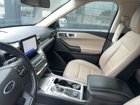 Used 2020 Ford Explorer XLT w/ Equipment Group 202A AWD/4WD image 19