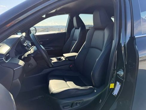 Certified 2023 Toyota Venza Nightshade image 13