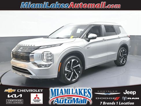 Used 2023 Mitsubishi Outlander SEL image 1