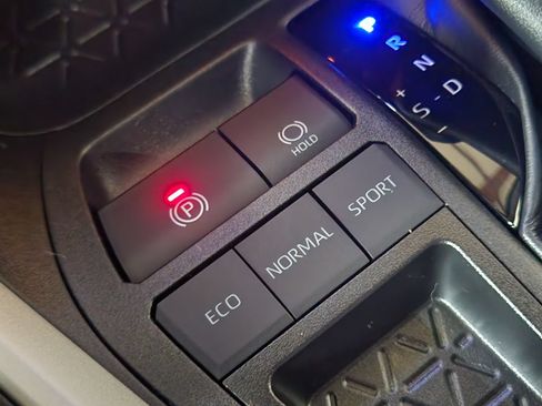 Used 2023 Toyota RAV4 XLE FWD image 30