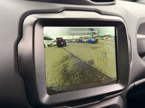 Used 2023 Jeep Renegade Latitude AWD/4WD image 22