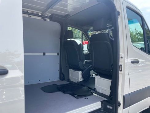 Used 2025 Mercedes-Benz Sprinter 2500 image 22