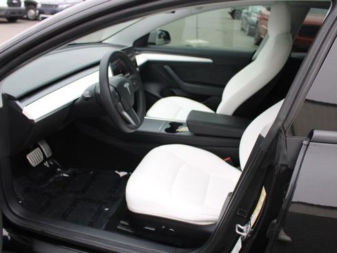 Used 2021 Tesla Model 3 Performance image 11