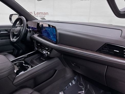 Used 2025 Chevrolet Tahoe Z71 w/ Comfort Package image 34