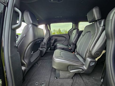 New 2027 Chrysler Pacifica Select FWD image 26