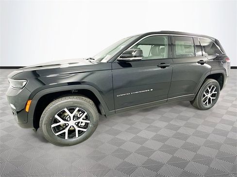 New 2025 Jeep Grand Cherokee Limited w/ Luxury Tech Group II image 23