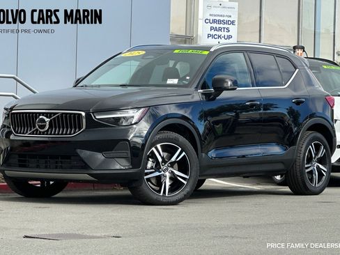 Certified 2025 Volvo XC40 B5 Core image 1