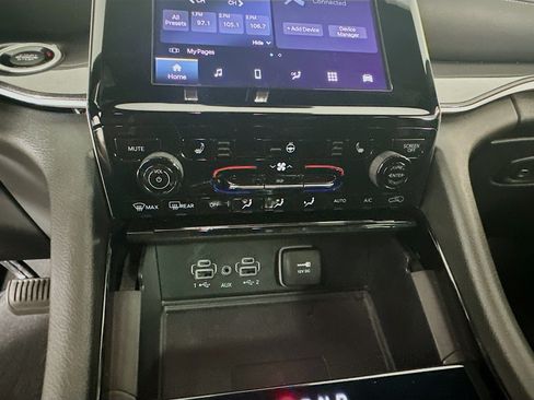 Used 2023 Jeep Grand Cherokee Altitude AWD/4WD image 23