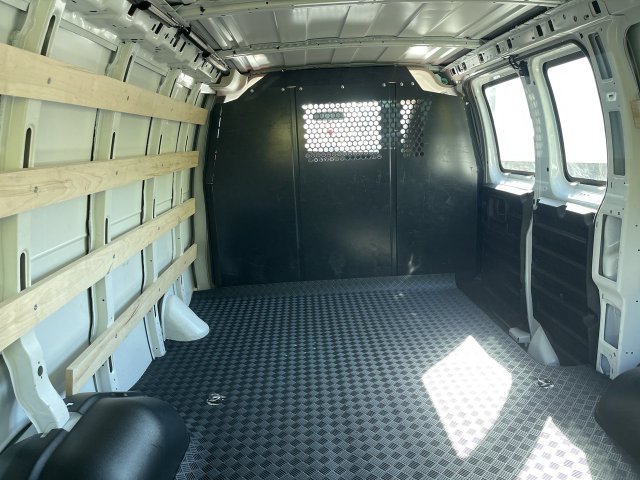 Used 2025 Chevrolet Express 2500 w/ Driver Convenience Package RWD image 5