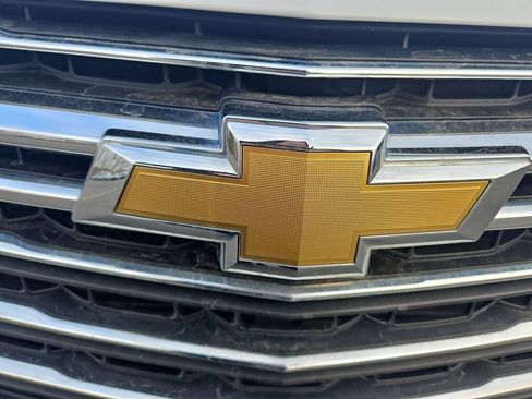 Used 2023 Chevrolet Traverse LT FWD image 31