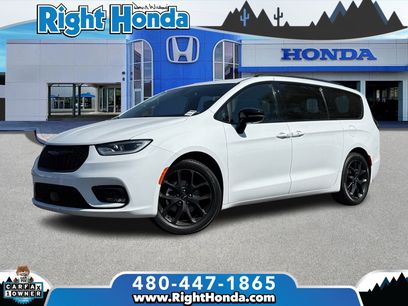 Used 2025 Chrysler Pacifica Limited