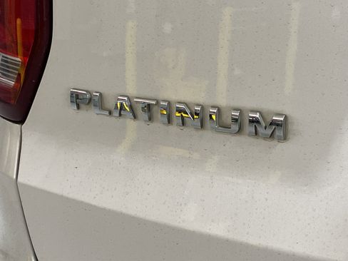 Used 2017 Ford Explorer Platinum image 7