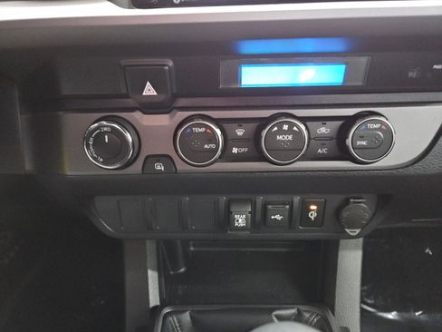 Used 2022 Toyota Tacoma TRD Off-Road image 19