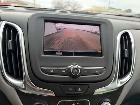Used 2022 Chevrolet Equinox LT AWD/4WD image 17