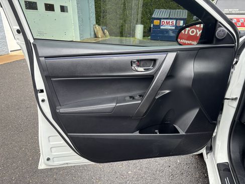 Used 2018 Toyota Corolla SE w/ Carpet Mat Package (TMS) FWD image 16