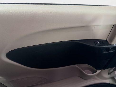 Used 2020 Chrysler Voyager LX FWD image 25