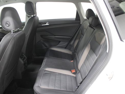 Used 2024 Volkswagen Taos SEL image 20