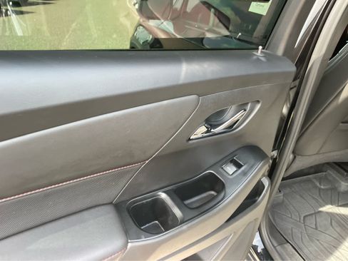 Used 2023 Chevrolet Traverse RS FWD image 20