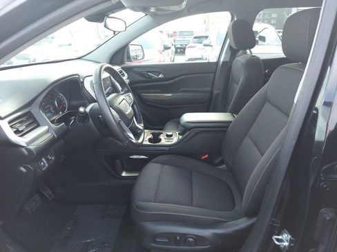 Used 2023 GMC Acadia SLE w/ Driver Convenience Package image 11