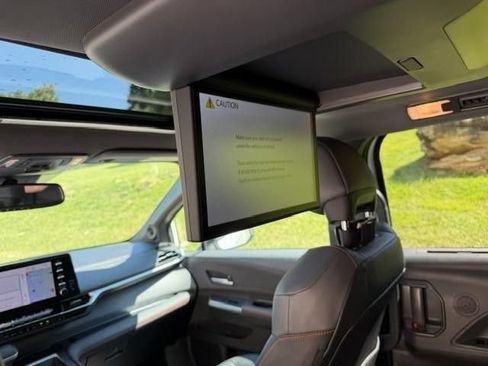 Used 2024 Toyota Sienna XSE w/ XSE Plus Package FWD image 15