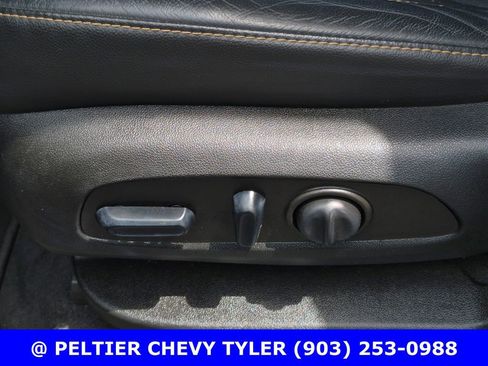 Used 2021 Chevrolet Traverse LT FWD image 32