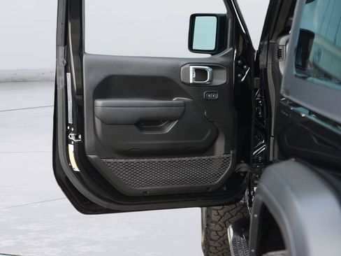 Used 2025 Jeep Wrangler Sport AWD/4WD image 27