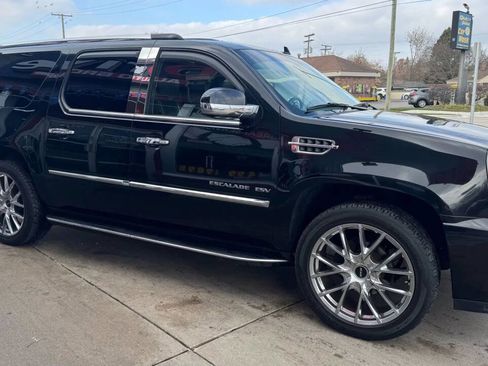 Used 2011 Cadillac Escalade ESV AWD image 6