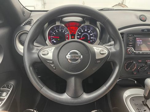 Used 2015 Nissan Juke S FWD image 17