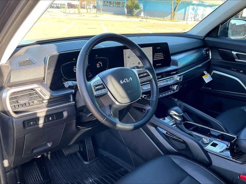 Used 2023 Kia Telluride S w/ S Sunroof Package image 2