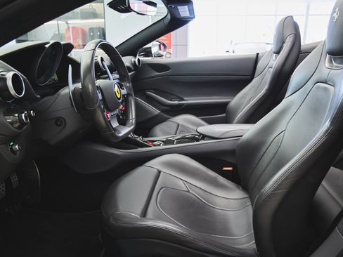Used 2019 Ferrari Portofino image 25