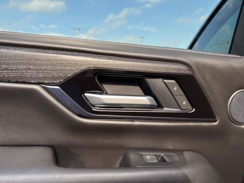 Used 2025 GMC Yukon AT4 Ultimate image 36