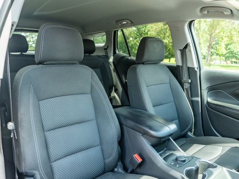 Used 2024 GMC Terrain SLE w/ Driver Convenience Package FWD image 19