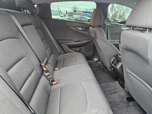 Used 2017 Chevrolet Malibu LT image 33