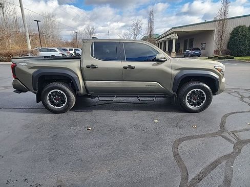 Used 2025 Toyota Tacoma TRD Off-Road image 11