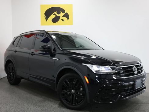Used 2022 Volkswagen Tiguan SE R-Line FWD image 2
