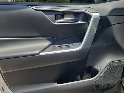 Used 2022 Toyota RAV4 XLE w/ Convenience Package AWD/4WD image 15