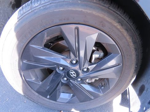 Used 2022 Hyundai Elantra SEL w/ Convenience Package FWD image 18