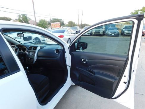 Used 2017 Nissan Versa SV image 39