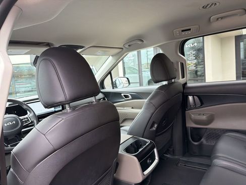Certified 2025 Kia Carnival image 19