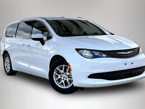 Used 2022 Chrysler Voyager LX FWD image 1