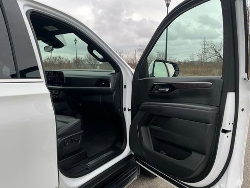 Used 2025 Chevrolet Tahoe LT image 22