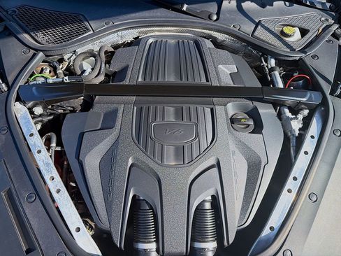 Used 2023 Porsche Panamera 4 Platinum Edition image 32