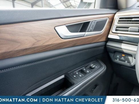 Used 2024 Volkswagen Atlas SE image 16