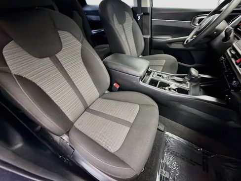 Used 2025 Kia Sorento LX FWD image 15