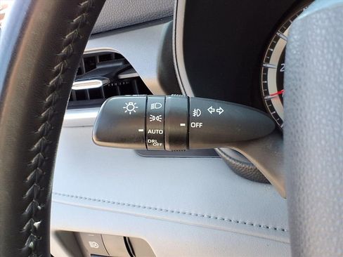 Used 2022 Toyota Highlander LE image 19