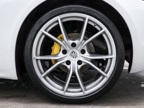 Used 2019 Porsche 718 Cayman image 9