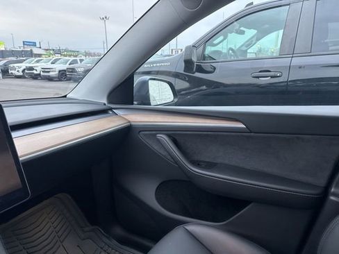 Used 2023 Tesla Model Y Long Range image 17